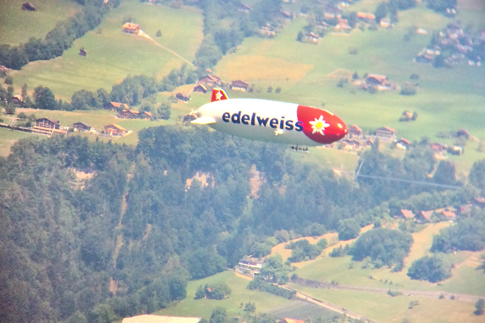 schweiz_thuner_see_berner_oberland_aeschi_aeschiried_niesen_zeppelin_02